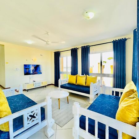 Elna'S Nyali - Work & Unwind - Pool, Sea Views, Ac & Fast Wi-Fi Bed & Breakfast Момбаса Екстериор снимка