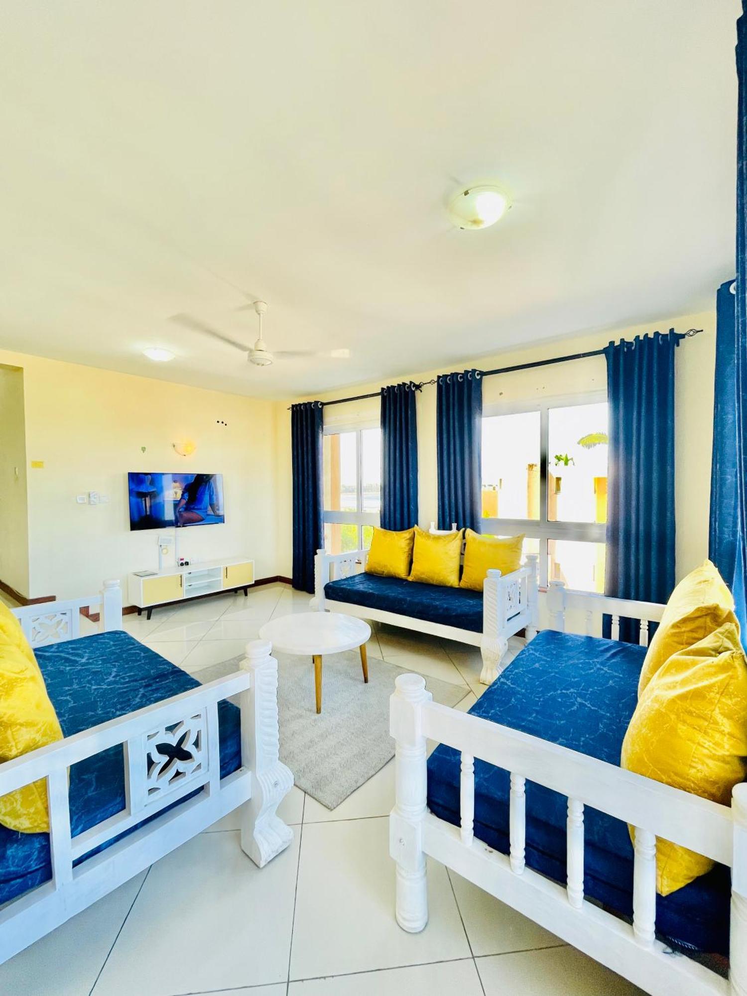 Elna'S Nyali - Work & Unwind - Pool, Sea Views, Ac & Fast Wi-Fi Bed & Breakfast Момбаса Екстериор снимка