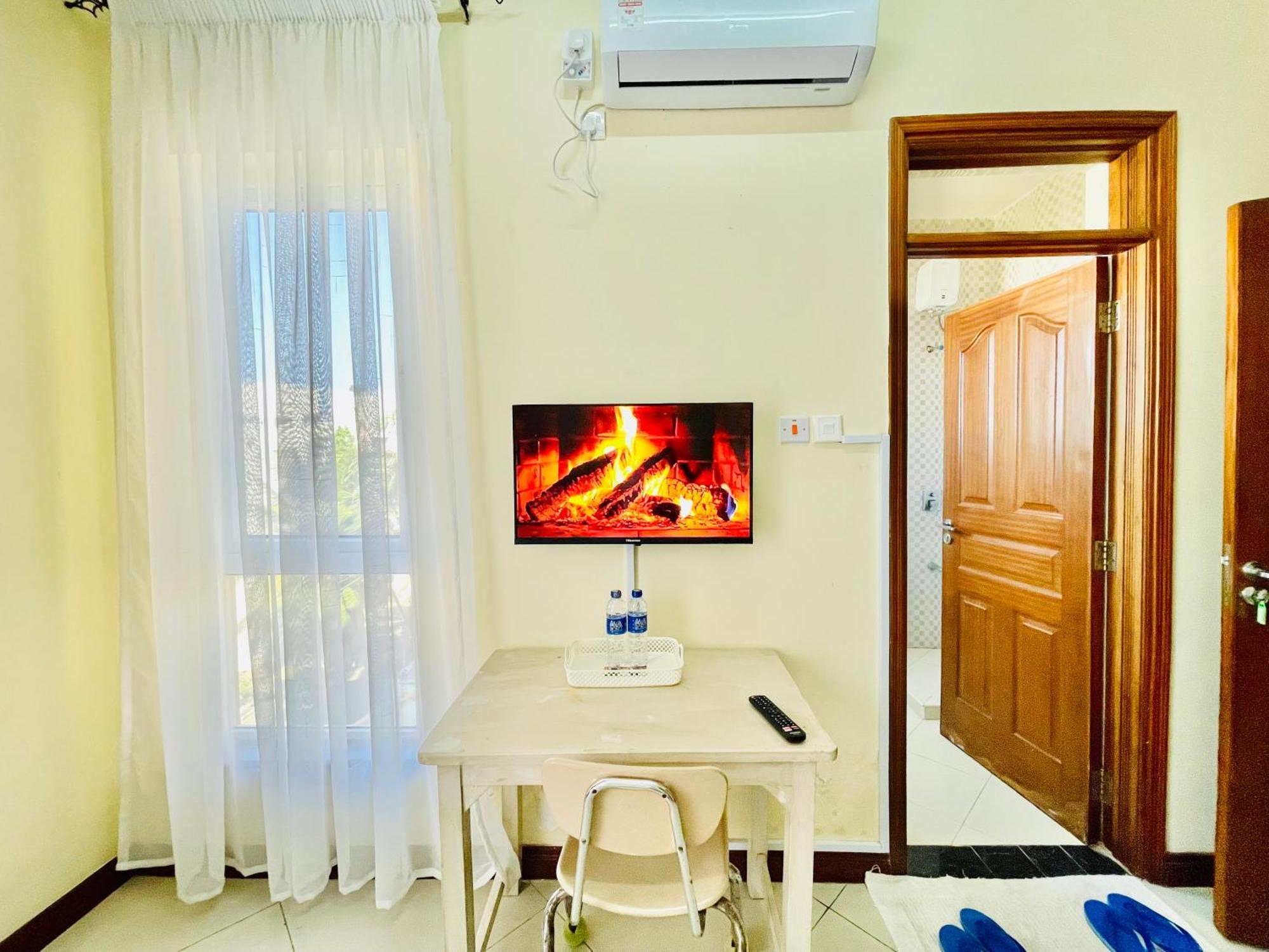 Elna'S Nyali - Work & Unwind - Pool, Sea Views, Ac & Fast Wi-Fi Bed & Breakfast Момбаса Екстериор снимка