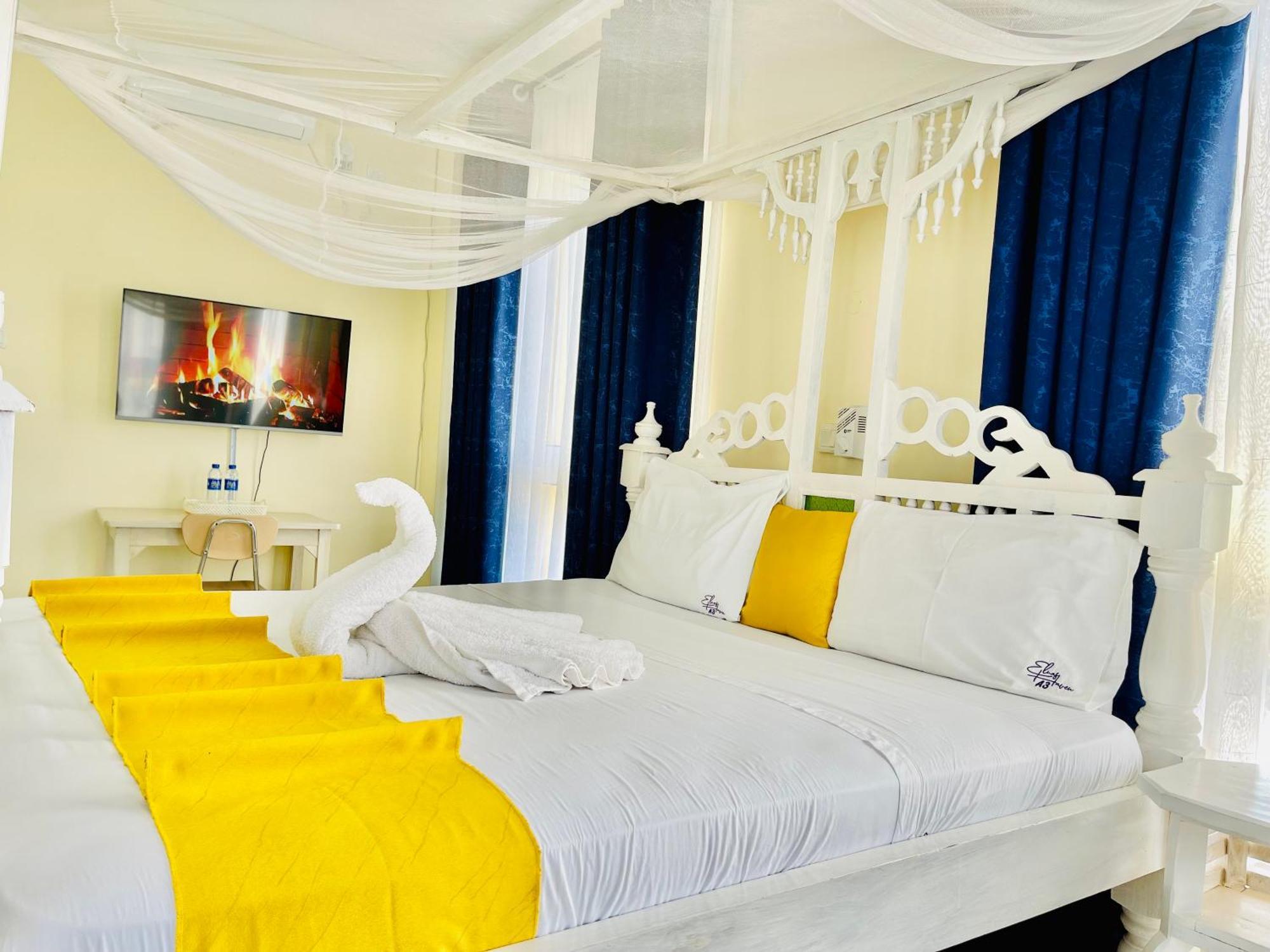 Elna'S Nyali - Work & Unwind - Pool, Sea Views, Ac & Fast Wi-Fi Bed & Breakfast Момбаса Екстериор снимка