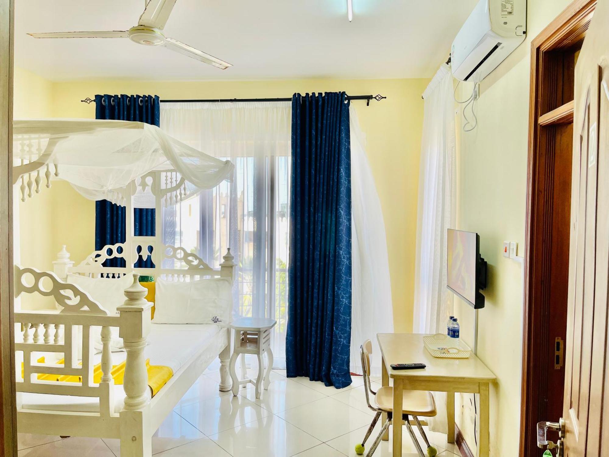 Elna'S Nyali - Work & Unwind - Pool, Sea Views, Ac & Fast Wi-Fi Bed & Breakfast Момбаса Екстериор снимка