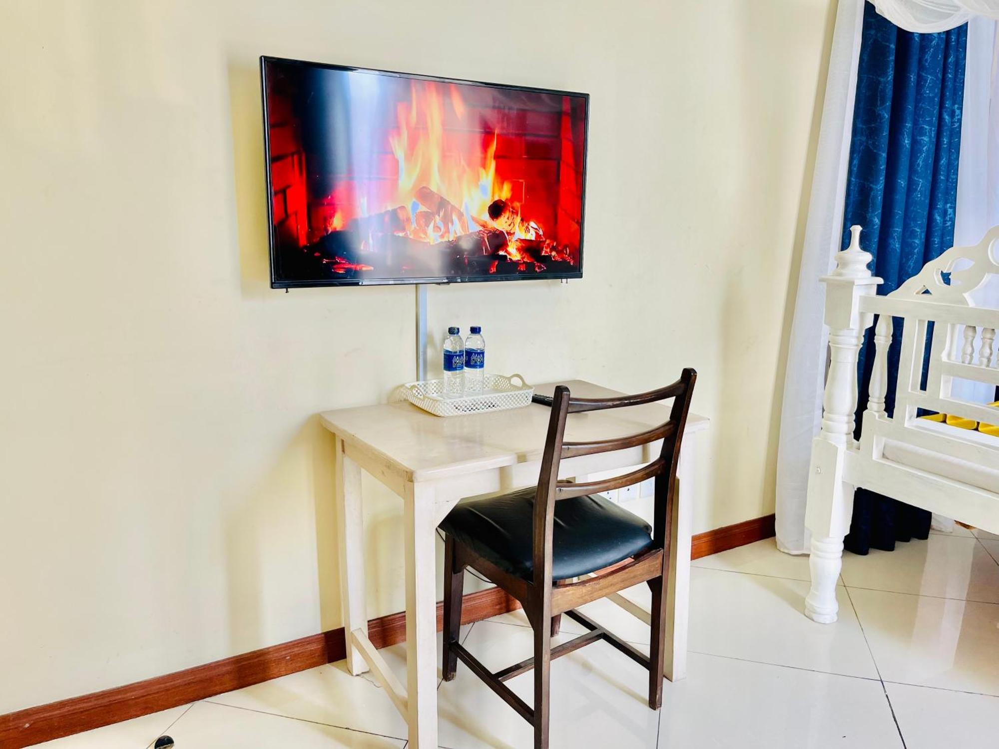 Elna'S Nyali - Work & Unwind - Pool, Sea Views, Ac & Fast Wi-Fi Bed & Breakfast Момбаса Екстериор снимка