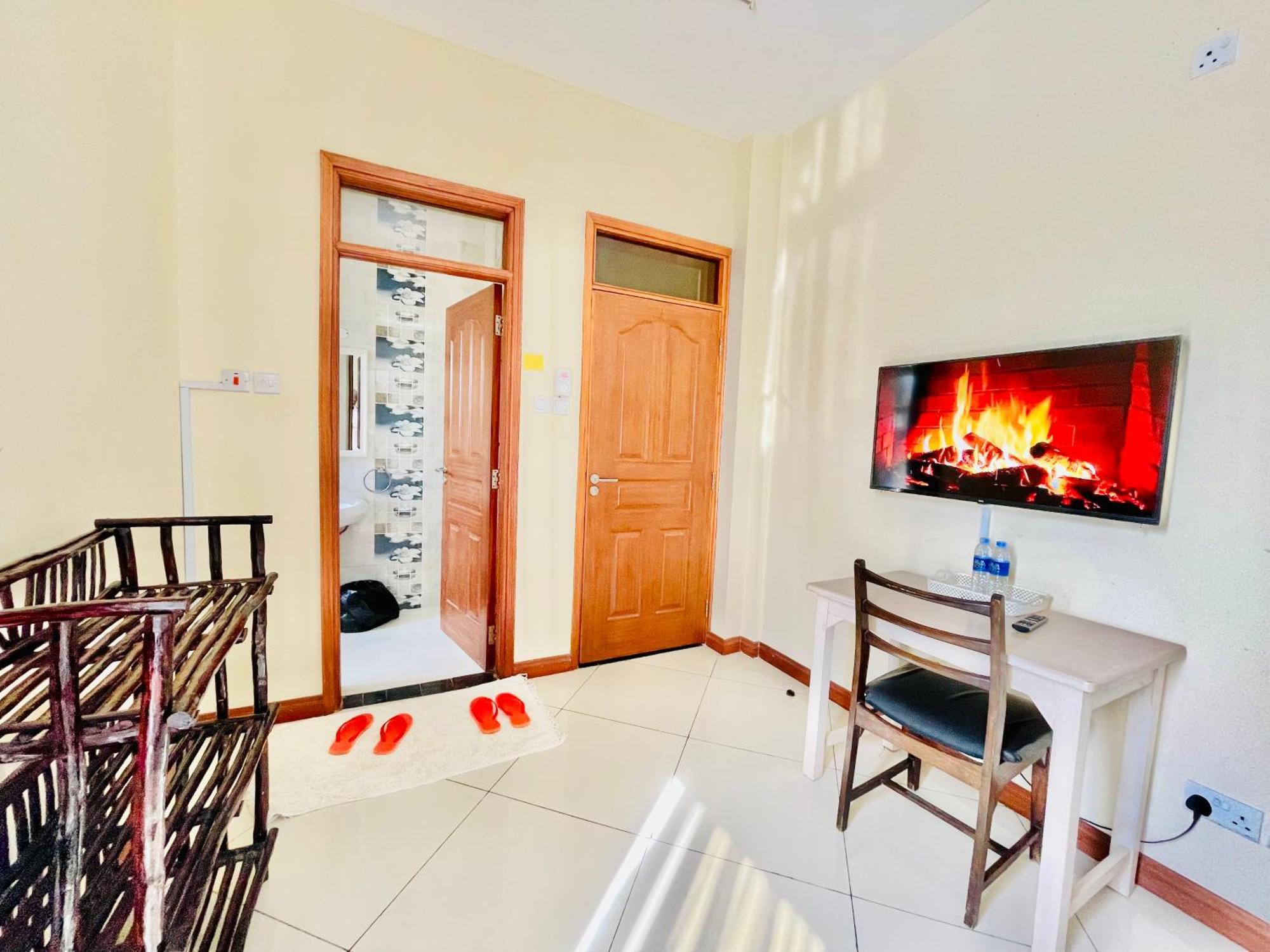 Elna'S Nyali - Work & Unwind - Pool, Sea Views, Ac & Fast Wi-Fi Bed & Breakfast Момбаса Екстериор снимка