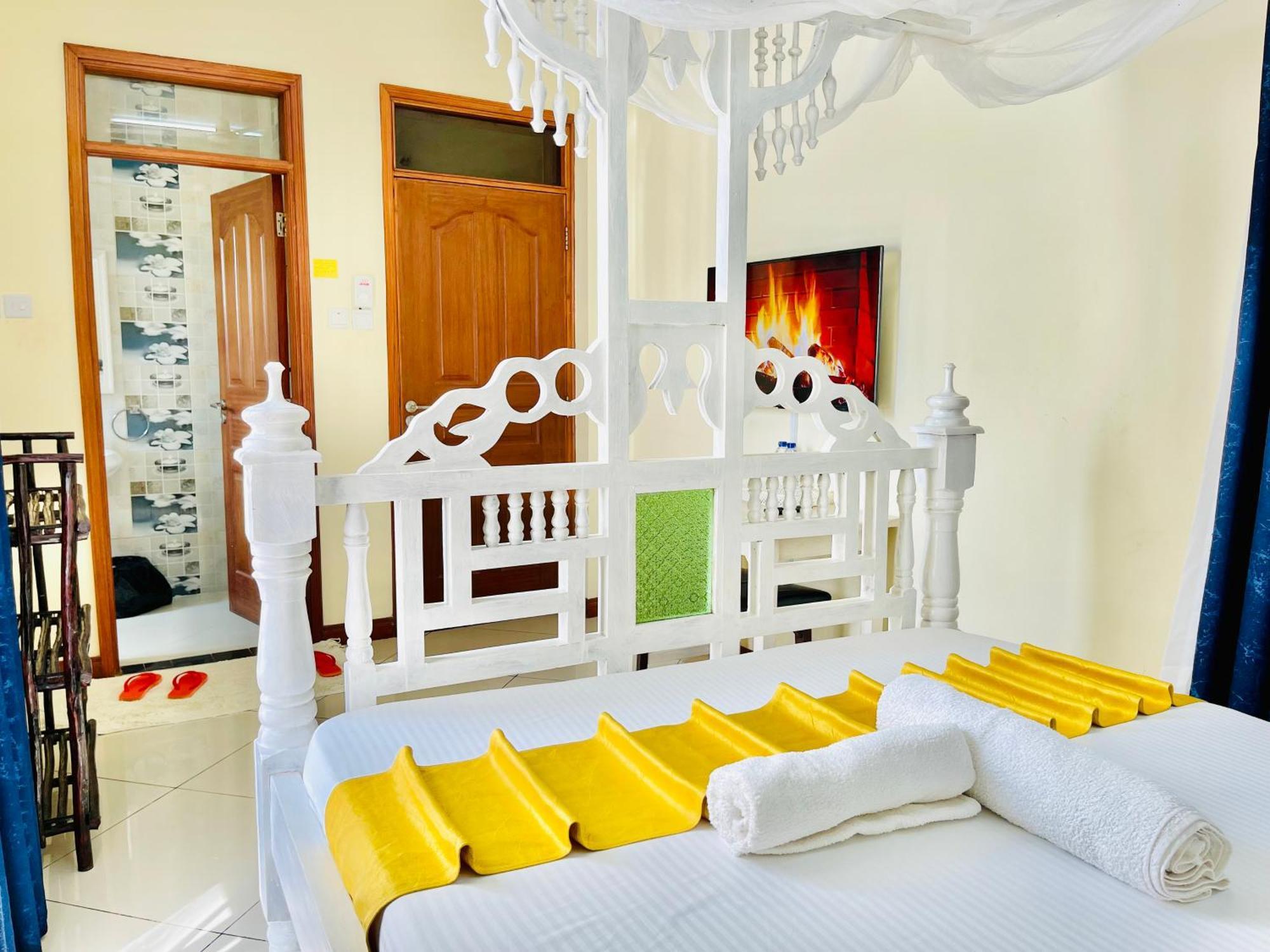 Elna'S Nyali - Work & Unwind - Pool, Sea Views, Ac & Fast Wi-Fi Bed & Breakfast Момбаса Екстериор снимка