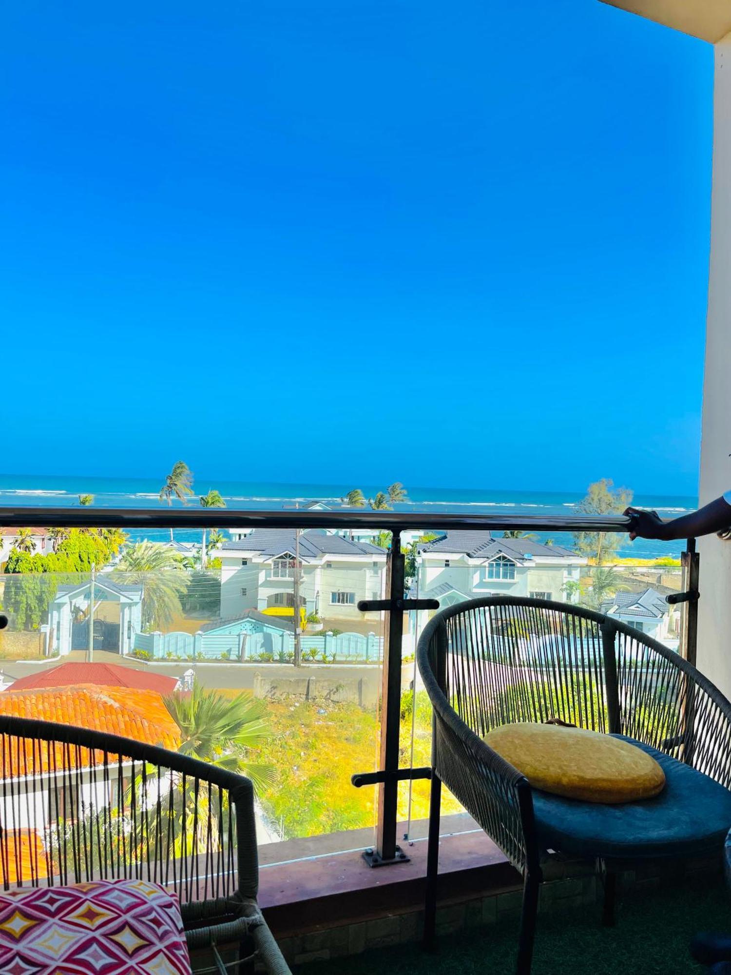 Elna'S Nyali - Work & Unwind - Pool, Sea Views, Ac & Fast Wi-Fi Bed & Breakfast Момбаса Екстериор снимка