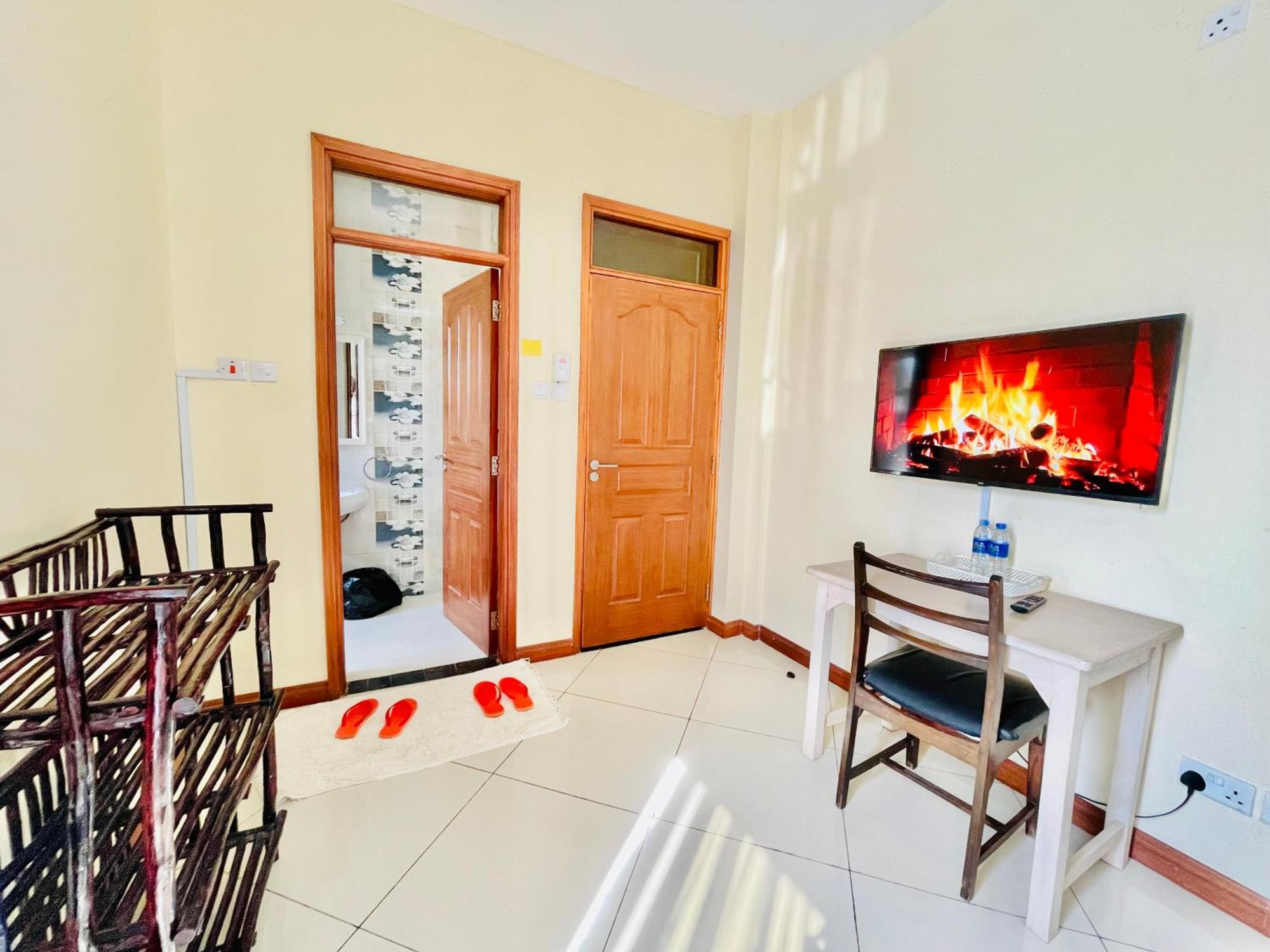 Elna'S Nyali - Work & Unwind - Pool, Sea Views, Ac & Fast Wi-Fi Bed & Breakfast Момбаса Екстериор снимка