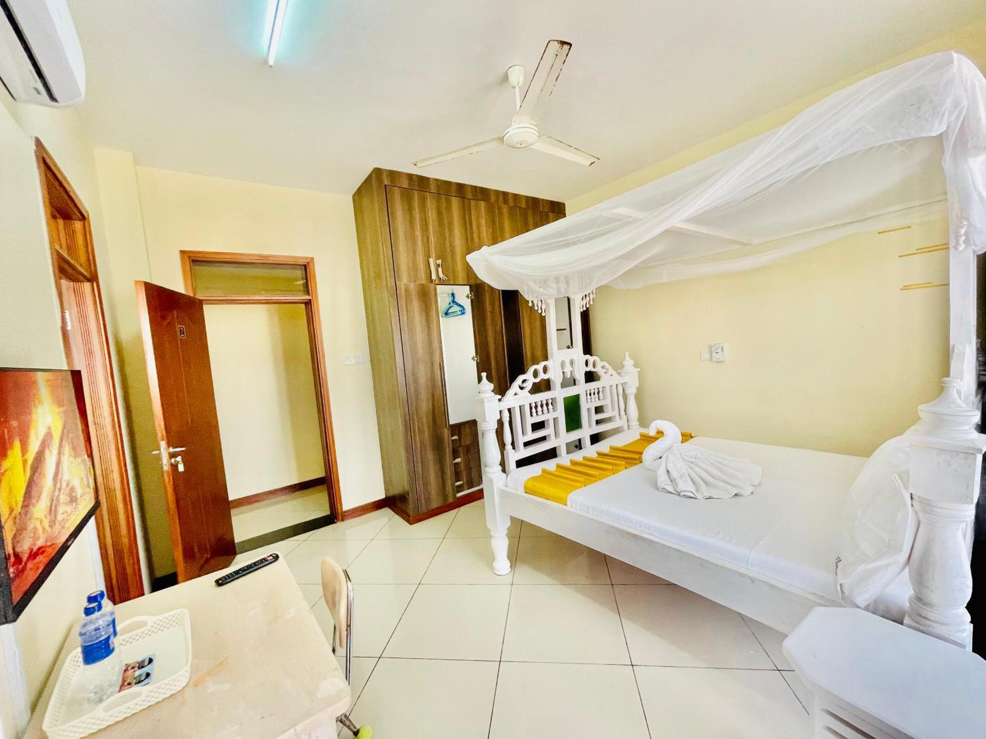 Elna'S Nyali - Work & Unwind - Pool, Sea Views, Ac & Fast Wi-Fi Bed & Breakfast Момбаса Екстериор снимка