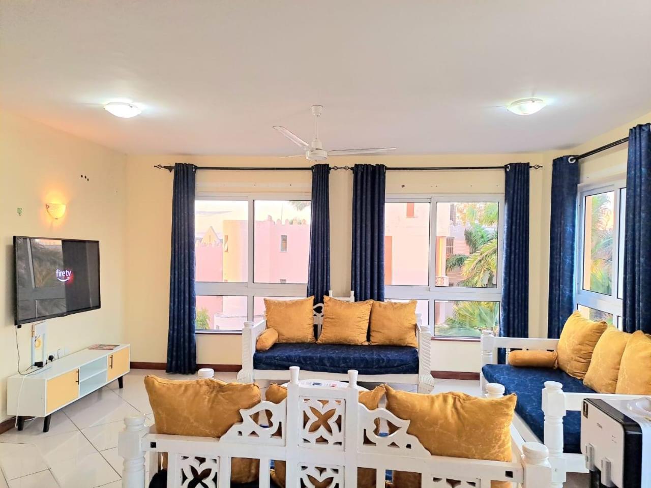 Elna'S Nyali - Work & Unwind - Pool, Sea Views, Ac & Fast Wi-Fi Bed & Breakfast Момбаса Екстериор снимка