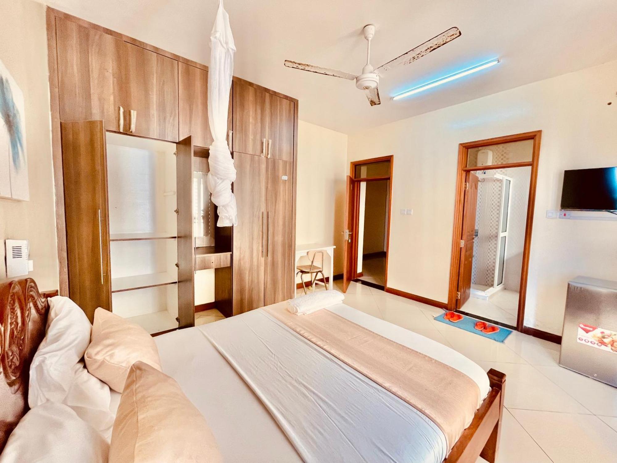 Elna'S Nyali - Work & Unwind - Pool, Sea Views, Ac & Fast Wi-Fi Bed & Breakfast Момбаса Екстериор снимка